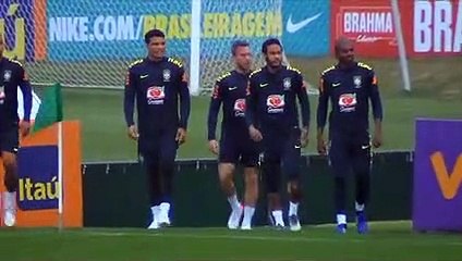 Seleção Imagens de Neymar no treinamento deste domingo