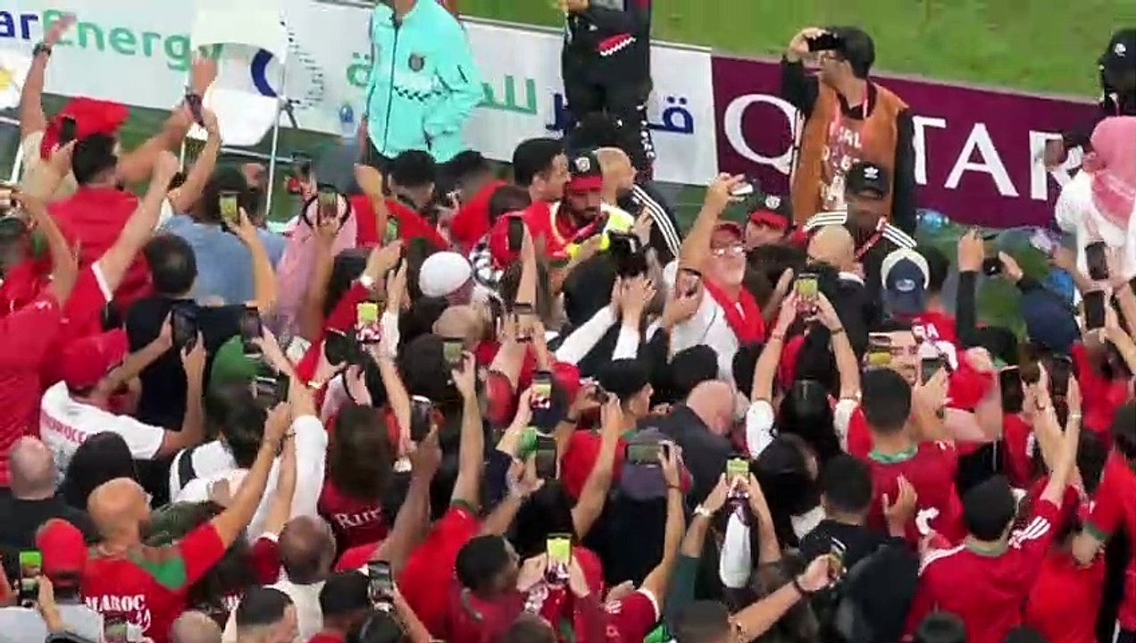 من قطر  عائلات نجوم المغرب تحتفل مع الأبطال  رقص وفخر للتاريخ