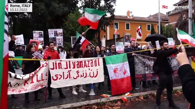 Cientos de italianos se solidarizan con los manifestantes iraníes