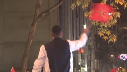 Taksim'de yarı finale çıkan Fas taraftarları çılgınca eğlendi