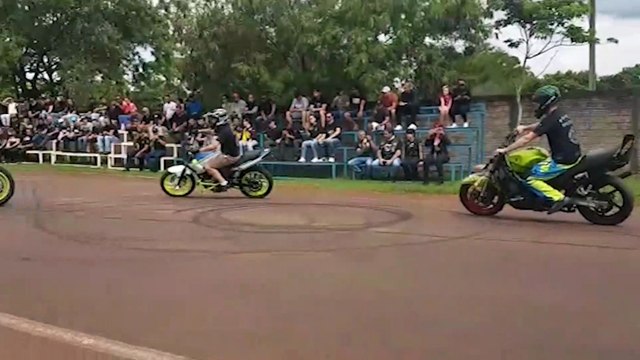 Show de Motocicletas é realizado em frente ao 6º BPM; veja manobras