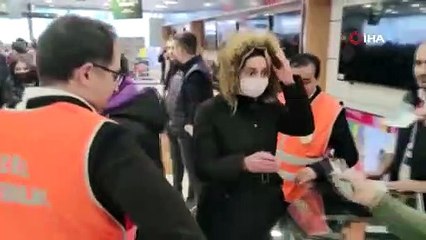 Tencere Alabilmek İçin Vatandaşların Birbirini Isırdığı Alışveriş İzdihamı!