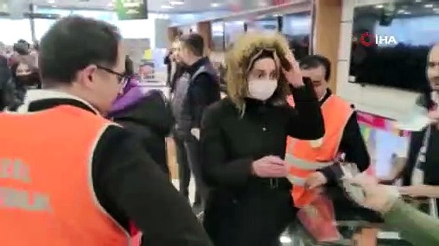 Tencere Alabilmek İçin Vatandaşların Birbirini Isırdığı Alışveriş İzdihamı!