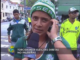 Torcida palmeirense protesta contra a diretoria do clube