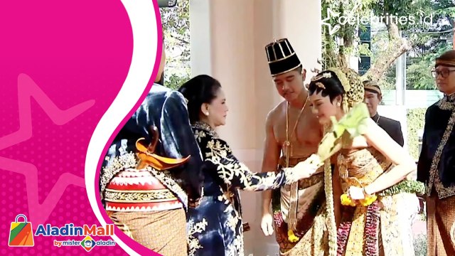 Iriana Joko Widodo Sambut Kaesang-Erina, Kalungkan Melati dan Kain Sindur