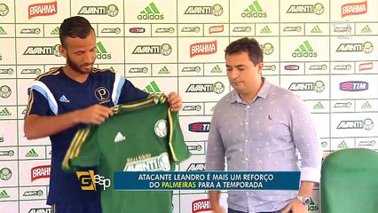 Atacante Leandro é apresentado no Palmeiras