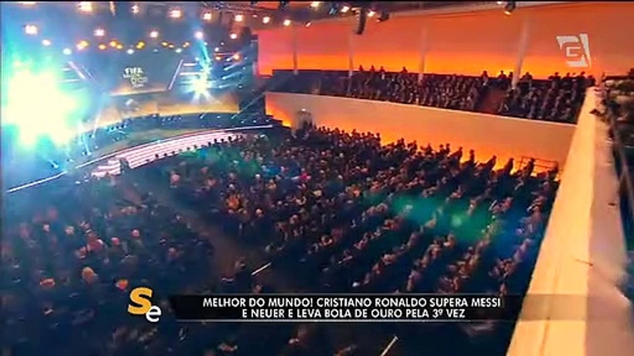 Cristiano Ronaldo leva Bola de Ouro pela terceira vez