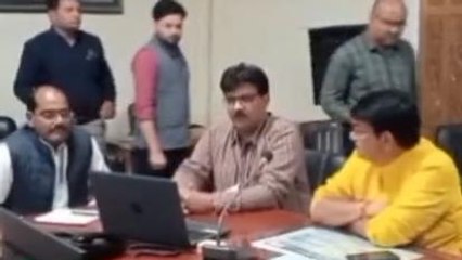 शिवपुरी: कलेक्टर कार्यालय मे प्रभारी मंत्री ने अधिकारियों के साथ की समीक्षा बैठक