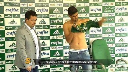 Leandro Almeida é apresentado no Palmeiras