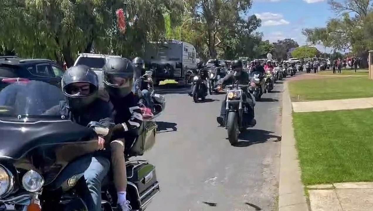 700 riders join Mandurah Christmas Charity Bike Ride 2022