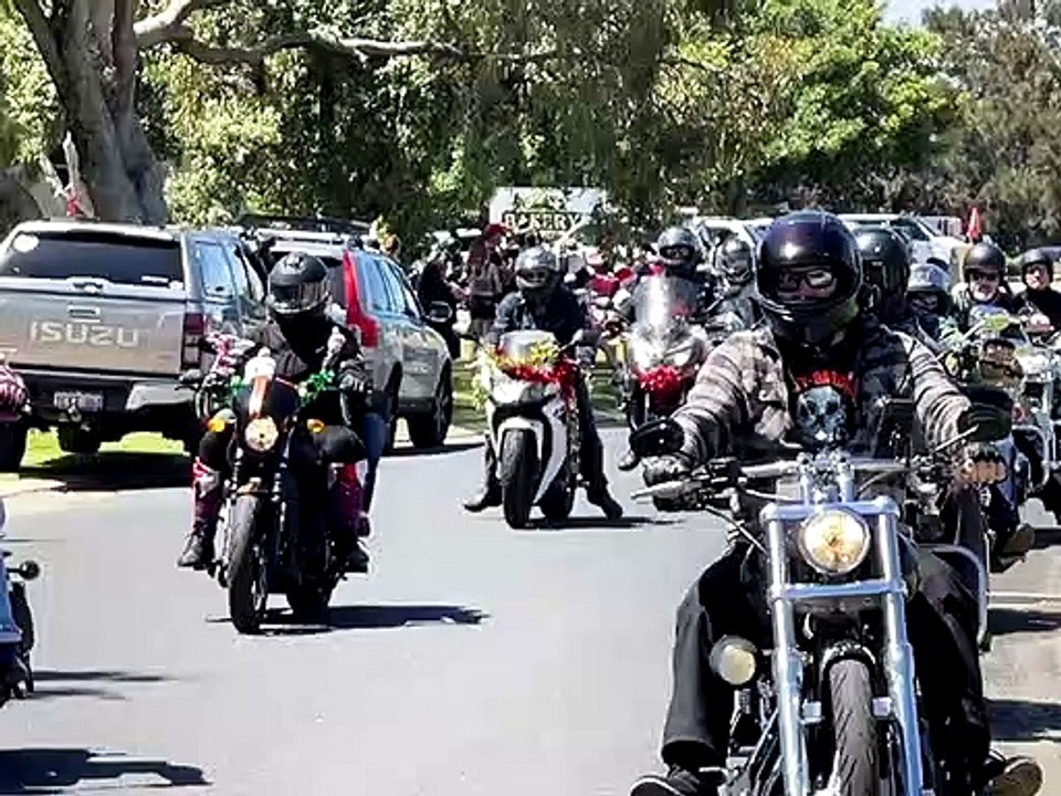 700 riders join Mandurah Christmas Charity Bike Ride 2022