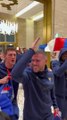 Regardez les images du retour et de la joie des Bleus cette nuit à leur hôtel après la victoire contre l'Angleterre - Vidéo