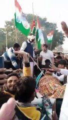 कौन दिशा में लेके चला रे ..... भारत जोड़ो यात्रा में राहुल गांधी से दस फीट तक हांकी बैलगाड़ी. Video