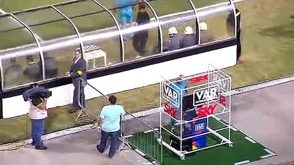 Scarpa, de pênalti, marcar o terceiro gol do Palmeiras