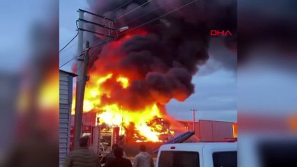 Mobilya deposunda yangın