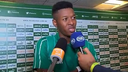 Vitão comemora estreia como profissional pelo Verdão