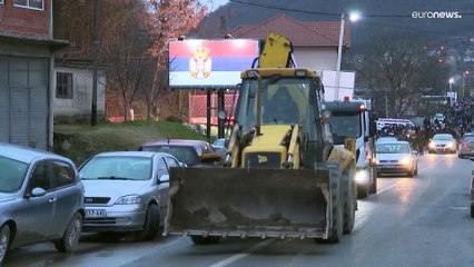 Barricadas sérvias regressam ao norte do Kosovo e provocam troca de acusações