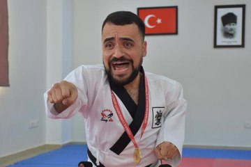 ESKİŞEHİR - Cam kemik hastası Burak Sakçı tekvandoda engellilere örnek oluyor
