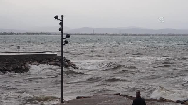 BALIKESİR - Edremit Körfezi'nde lodos etkili oluyor