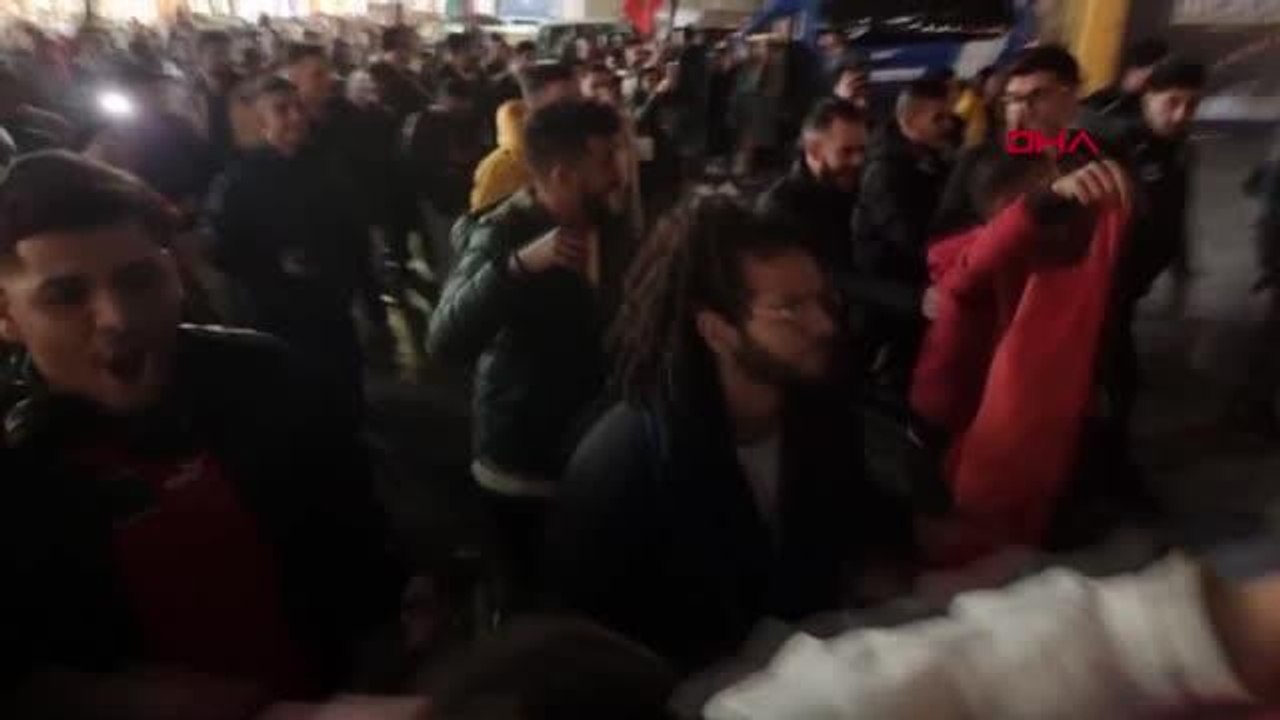 TAKSİM'DE FASLILARIN YARI FİNAL SEVİNCİ