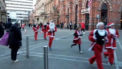 The Big Leeds Santa Dash 2022: 500 runners dash through Leeds city centre