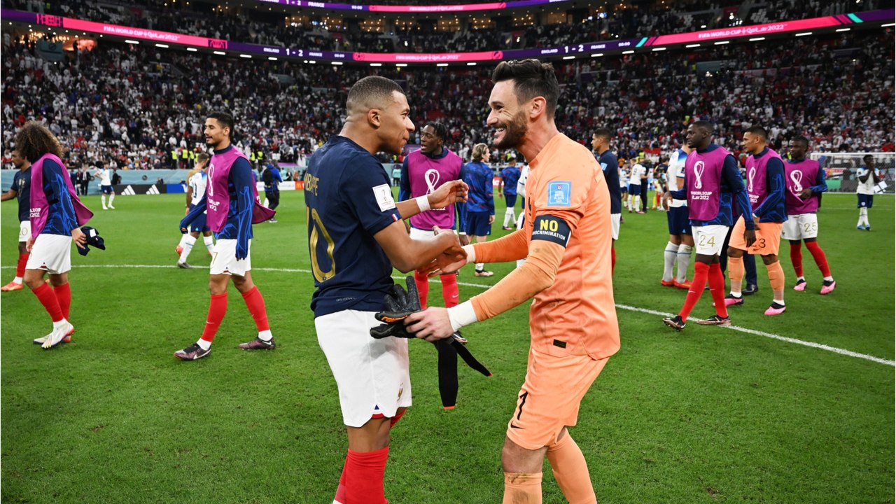 VOICI - Coupe du monde 2022 : ce que Kylian Mbappé a murmuré à l'oreille d'Hugo Lloris avant le premier penalty