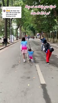 cùng con trai vượt quãng đường 10km khiến netizen ngả mũ thán phục