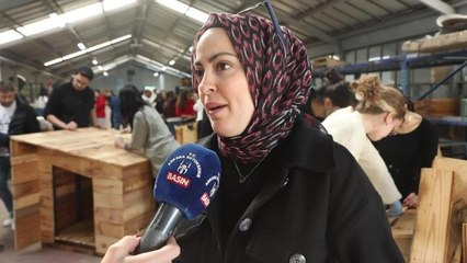 Abb'nin Geri Dönüşüm Atölyelerinde Yapılan Köpek Kulübeleri Dağıtıldı