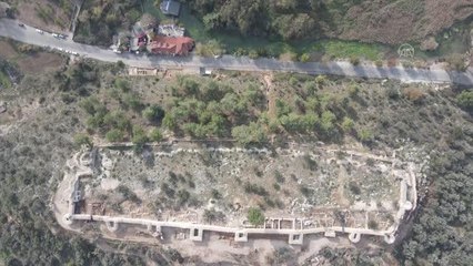 Orta Çağ kalesinin olduğu bölgede 2 bin 700 yıllık kalıntılara ulaşıldı