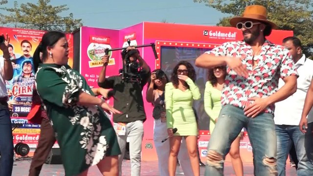 अपनी फिल्म प्रमोट करने पहुंचे रणवीर सिंह ने भारती सिंह के साथ किया जमकर डांस