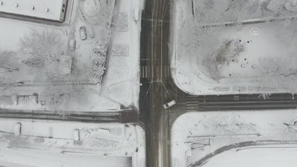 Polonya'da şiddetli kar yağışı