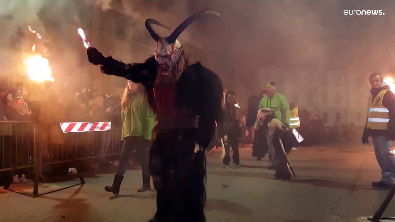 Achtung, der Krampus kommt! Dämonen-Figur läutet Weihnachtsferien ein