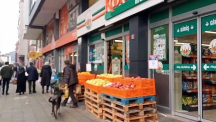 Hopa'dan Alışveriş Yapan Özbek Vatandaş: "Türkiye Çok Ucuz ve Güzel"