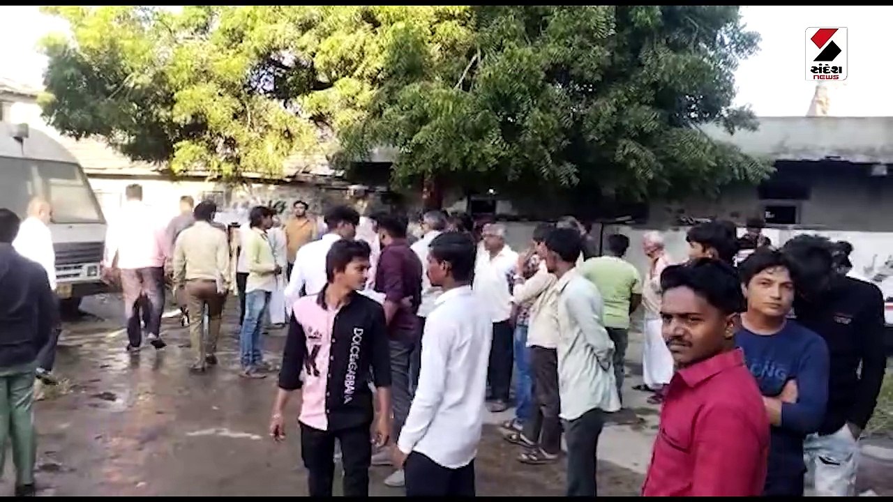 ગારીયાધારમાં બે યુવાનોના વૃક્ષ કાપતી વખતે વીજ ક...