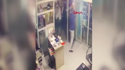 İSTANBUL-FATİH'TE MÜLK SAHİBİYLE TAHLİYE ETMEK İSTEDİĞİ OTOPARK İŞLETMECİSİ ARASINDA SOPALI KAVGA