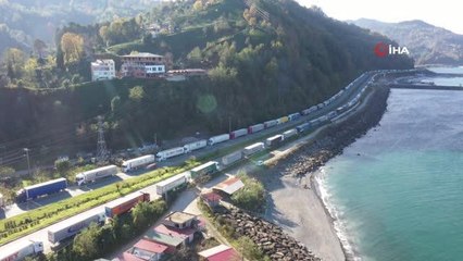 Sarp Sınır Kapısı'nda tır kuyruğu 8 kilometreyi buldu