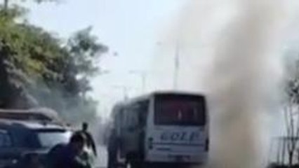 द बर्निंग बस : चलती बस में लगी आग, लोगों ने भाग कर बचाई जान