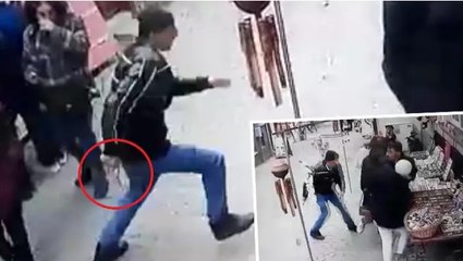 Hediyelik eşya alırken bıçaklandı! O anlar kamerada