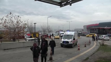 Devrilen otomobildeki 2 kişi yaralandı