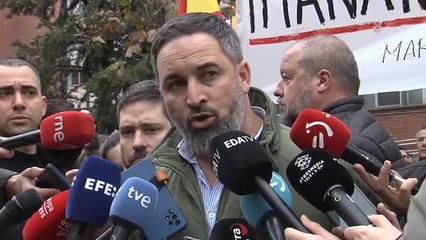 Abascal pide a Feijóo que "reflexione" ante la "importancia política" de presentar una moción de censura