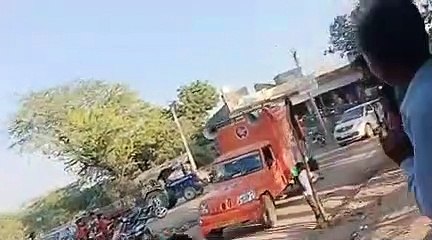 गांव में विकास कार्य नहीं कराने पर भाजपा की जन आक्रोश यात्रा को दिखाए काले झंडे