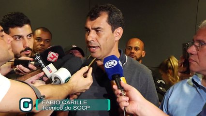De volta ao Corinthians, Carille dá entrevista no aeroporto
