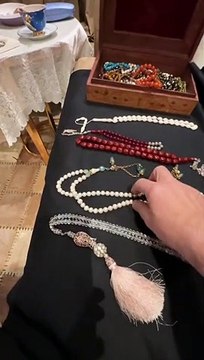 Osmanlı torunu Orhan Osmanoğlu ''hazine''sini satışa çıkardı