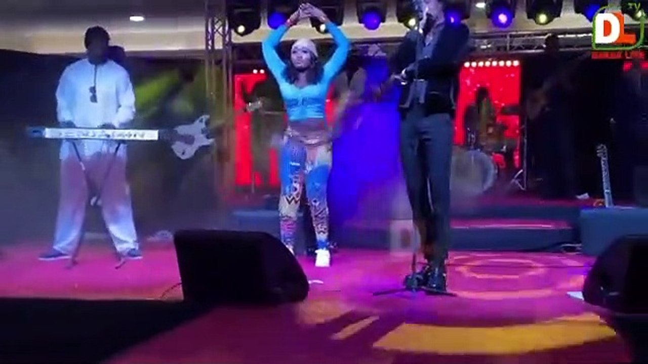 Strings, fesses en l’air : Soirée hot au King Fahd Palace - Vidéo ...