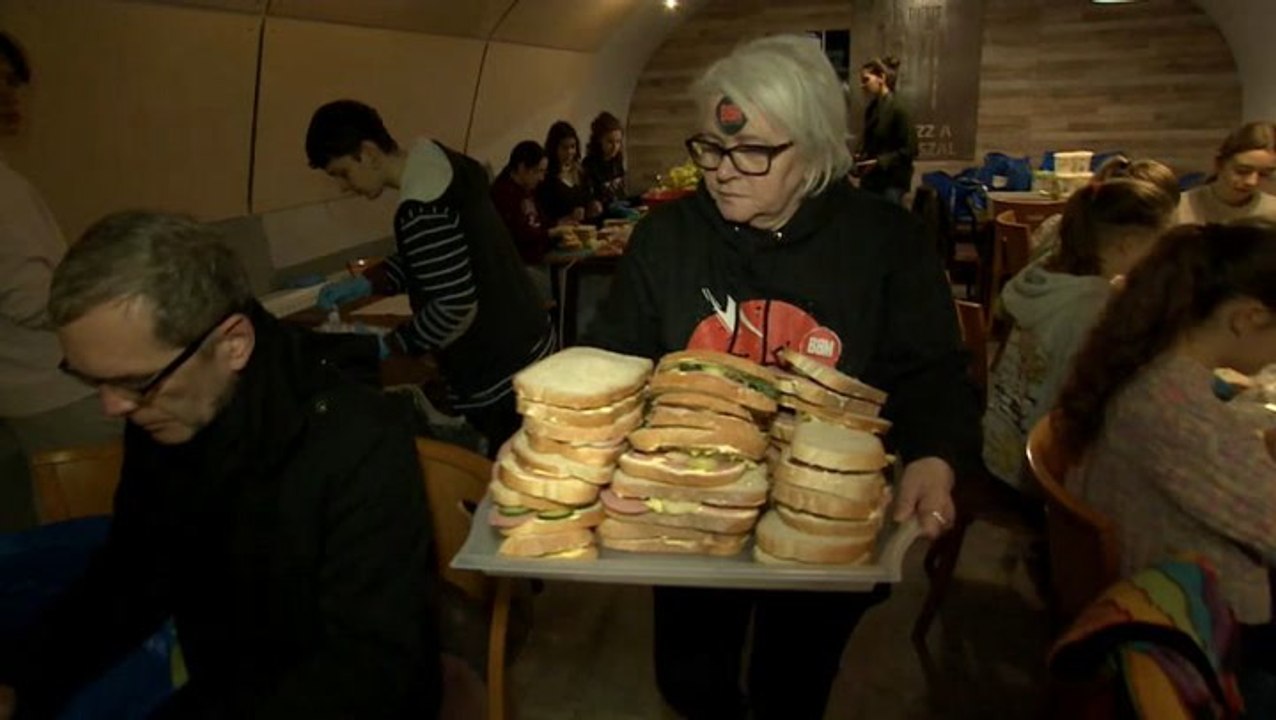 Hungarian charity hands out more than 2,000 sandwiches for those in need