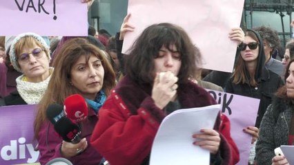Kadınlar, Kadıköy'de Hiranur Vakfı'nı Protesto Etti: "İstismarcıların Affedildiği Bu Ülkede Hiçbir Çocuk Güvende Değil"