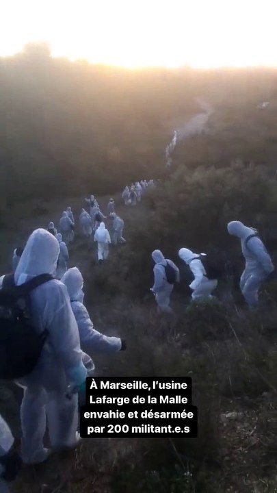 Des militants écologistes s'attaquent au cimentier Lafarge, causant d'importants dégâts : Plusieurs dizaines d'entre eux se sont rassemblés et ont pénétré illégalement dans l'usine de Bouc-Bel-Air, dans les Bouches-du-Rhône