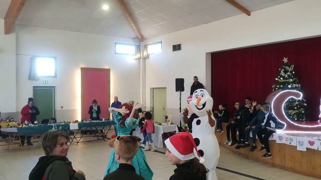 Théziers : parade de Noël avec les mascottes