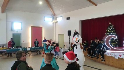 Théziers : parade de Noël avec les mascottes