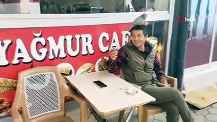 Çay içerken başına konan kumruyla şaşkına döndü